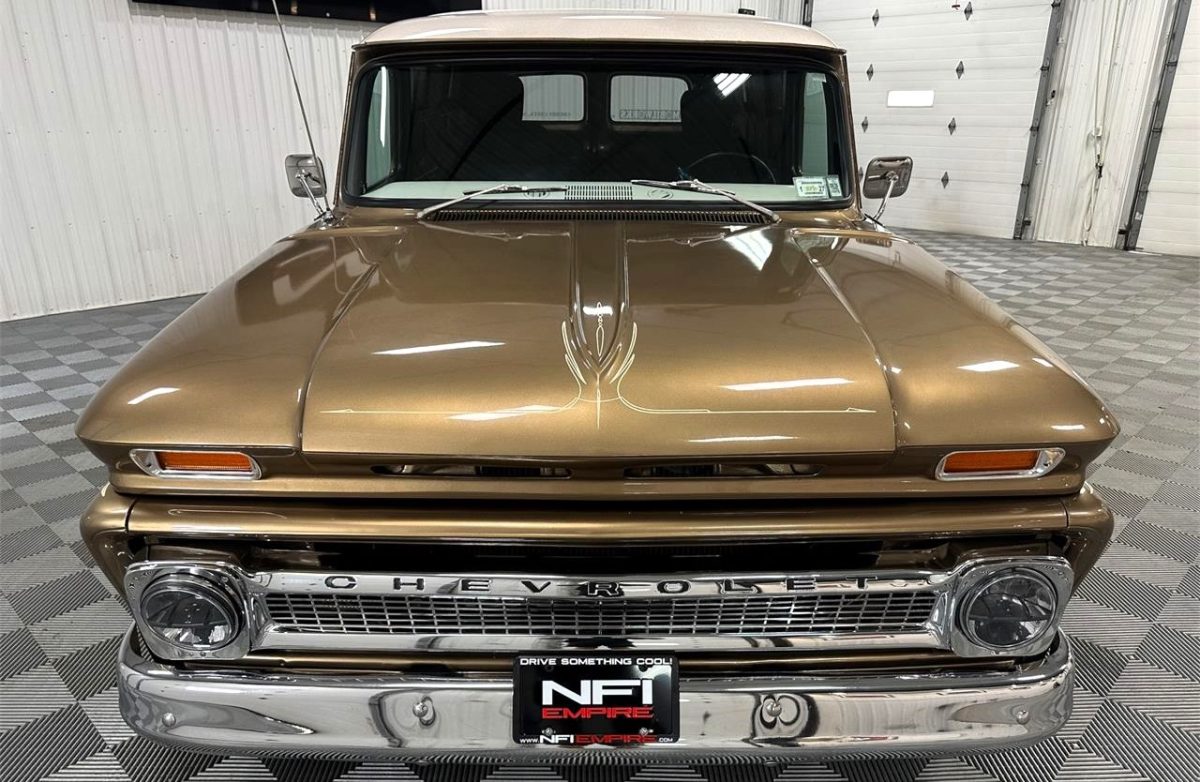 Выбор дня: Chevrolet C10 Panel Truck 1966 года