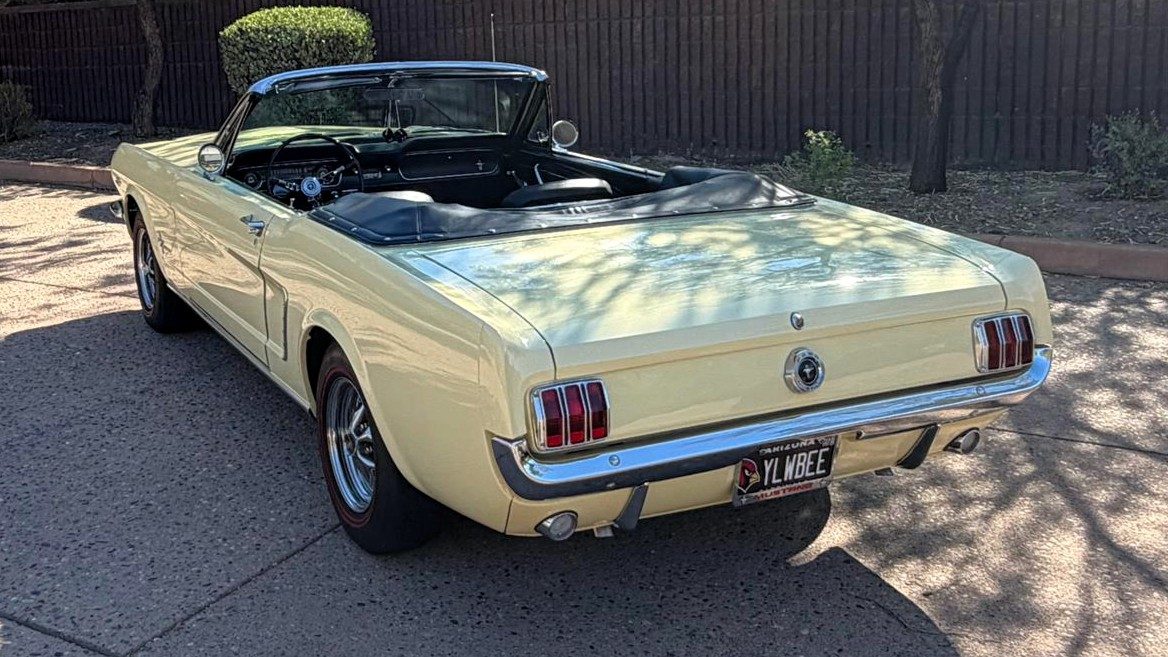 Ford Mustang Convertible 1965 года выставили на продажу — фото 4