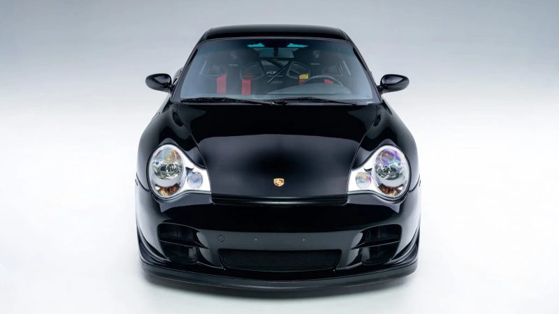 Porsche 911 GT2 Clubsport 2001 года с пробегом 8 000 миль выставлен на продажу — и на нем вы вряд ли решитесь ездить каждый день