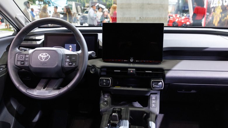Toyota RAV4 сравнили с главными гибридами сегмента — фото 2