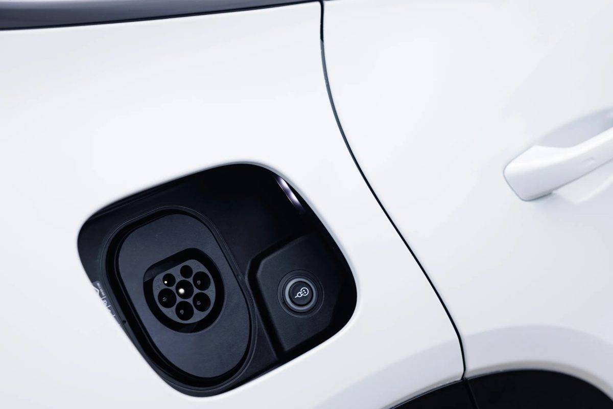 В некоторых цветах и с некоторых ракурсов Cayenne Electric выглядит вполне неплохо
