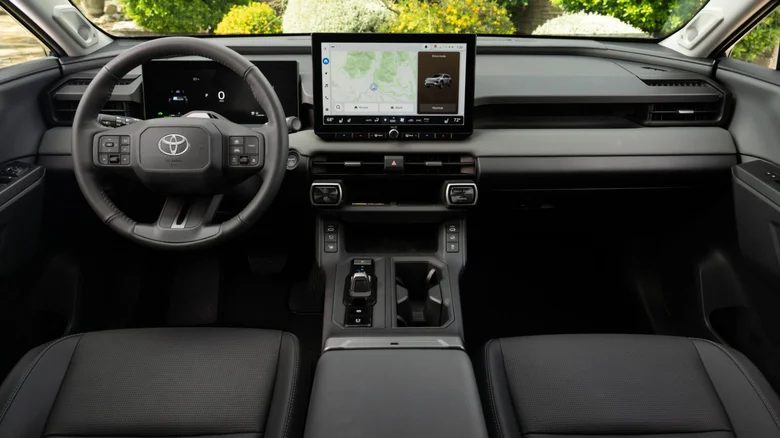 Toyota RAV4 сравнили по цене и оснащению с конкурентами — фото 4