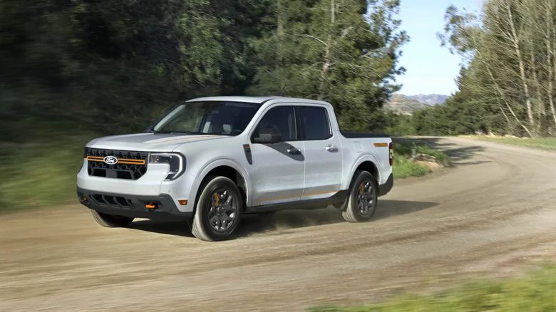 Ford Maverick самопроизвольно заводится без водителя внутри