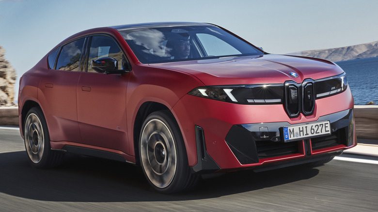 BMW iX4 2027 года — самый эффектный купе-кроссовер бренда, который и запустил этот тренд — фото 3