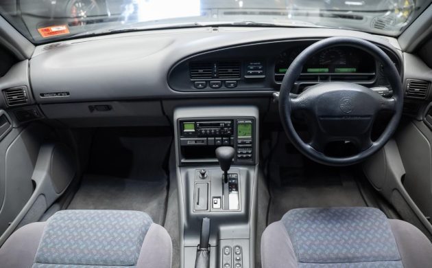 Holden VS Commodore Berlina 1997 года сохранился почти без пробега — фото 3