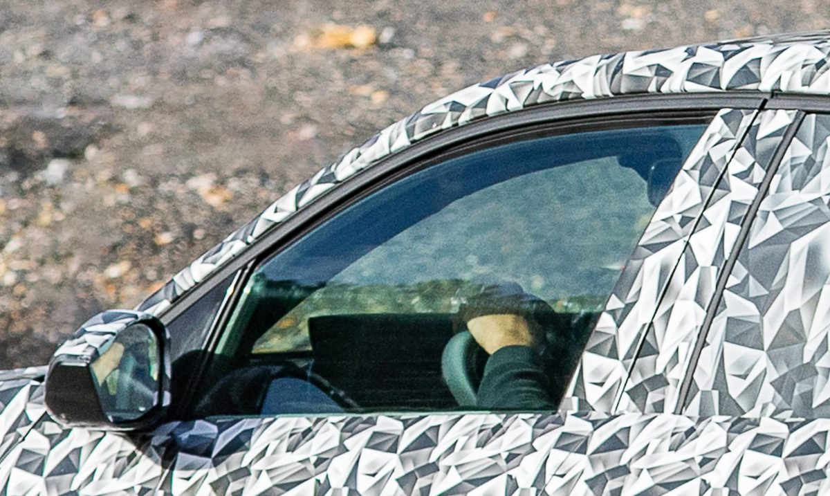 2027 Peugeot 208 замечен на тестах с острым дизайном, квадратным рулем и новой платформой — фото 17