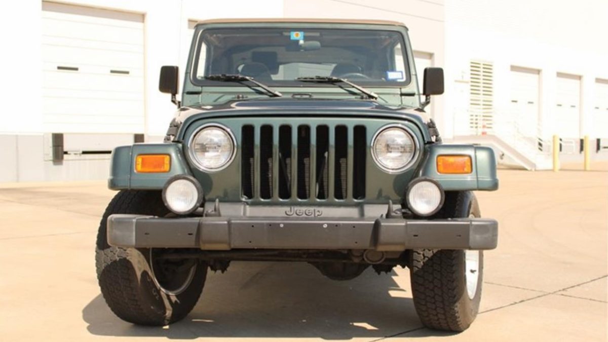 Выбор дня: Jeep Wrangler Sahara 2002 года с 5-ступенчатой коробкой