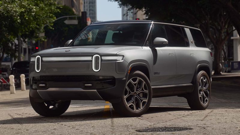 Rivian отзывает почти 100 000 внедорожников из-за сбоя камеры заднего вида