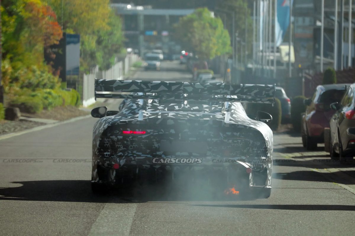 Неудачный быстрый круг: прототип Mercedes-AMG GT Black Series загорелся на Нюрбургринге