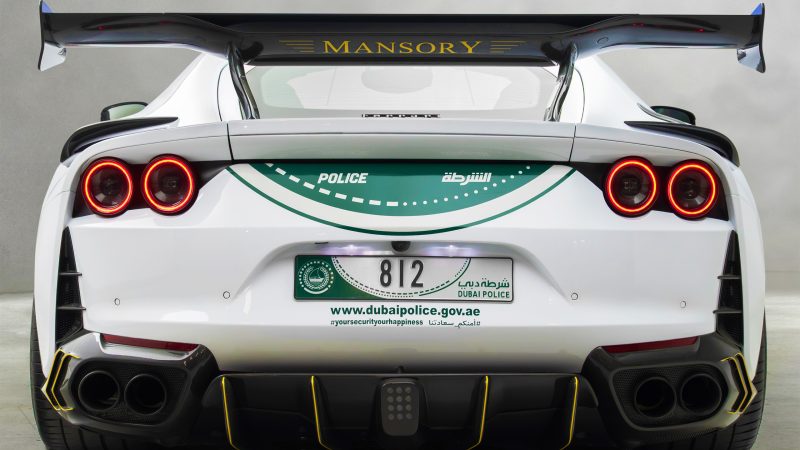 Полиция Дубая получила Ferrari 812 от Mansory
