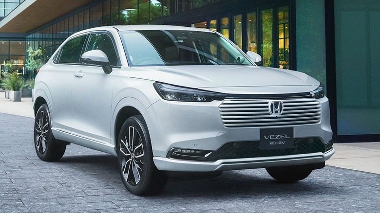 Honda Vezel 2027 года получил в Японии обновление в стиле Black Sport
