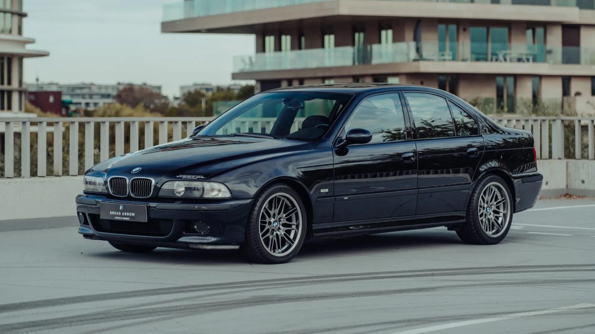 Этот BMW M5 помог Volkswagen создать секретный W10