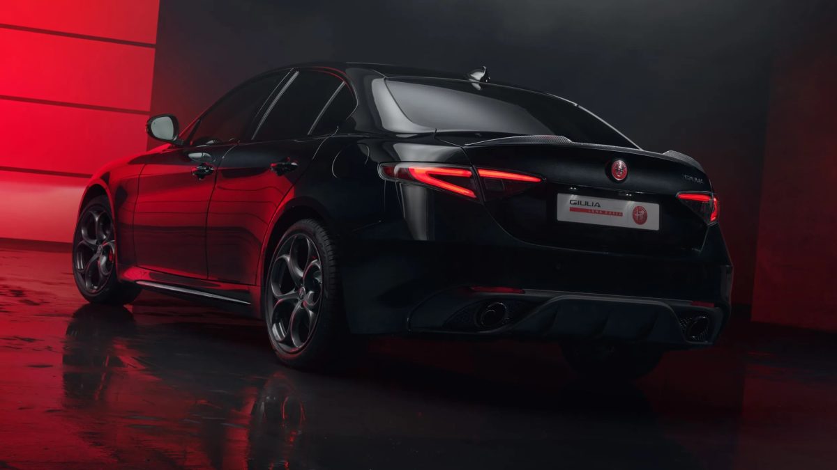 Вся линейка Alfa Romeo получила оформление в духе гоночной яхты — фото 11