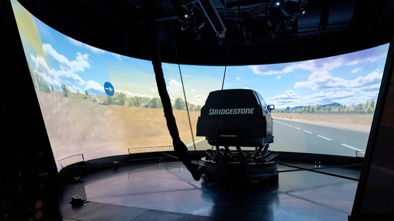 С новыми дождевыми шинами Typhoon от Bridgestone Formula E может стать первой гоночной серией, где все будут надеяться на — фото 5