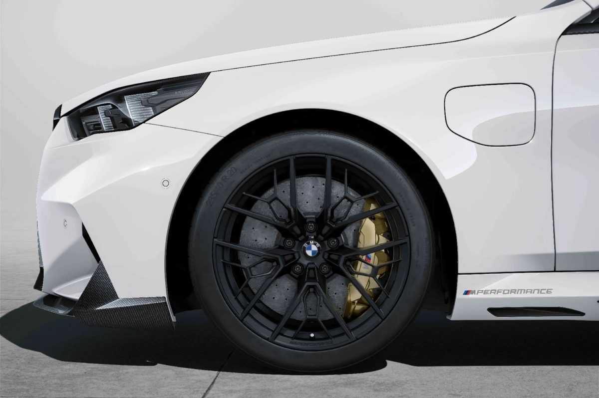 BMW увеличила мощность X3 M50 на 44 л.с., а M5 получила очень сложные колёса — фото 3