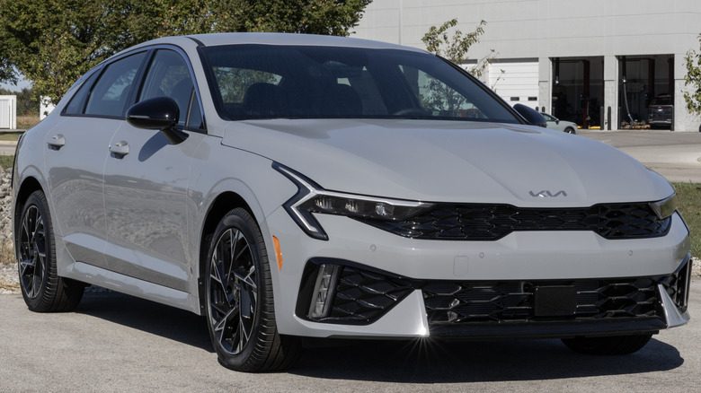 Toyota Camry — не единственный седан с полным приводом: 5 альтернатив, которые стоит рассмотреть — фото 2