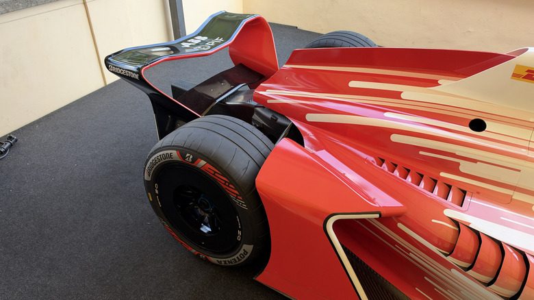 С новыми дождевыми шинами Typhoon от Bridgestone Formula E может стать первой гоночной серией, где все будут надеяться на — фото 2
