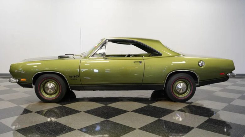 1969 Plymouth Barracuda с пробегом 11 104 км — зеленый по зеленому, с заводским 440