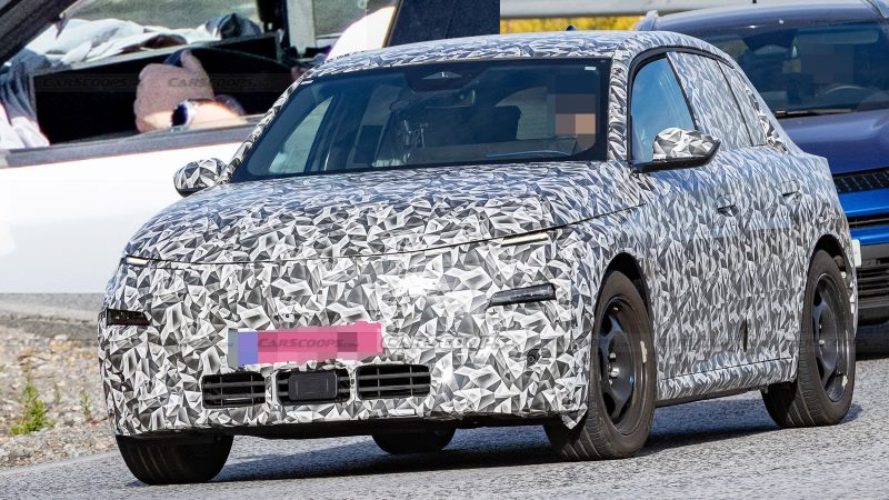 2027 Peugeot 208 замечен на тестах с острым дизайном, квадратным рулем и новой платформой