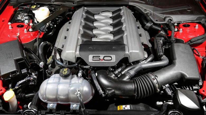 На EcoBoost Ford можно ездить на обычном бензине, но у премиального есть преимущество — фото 6