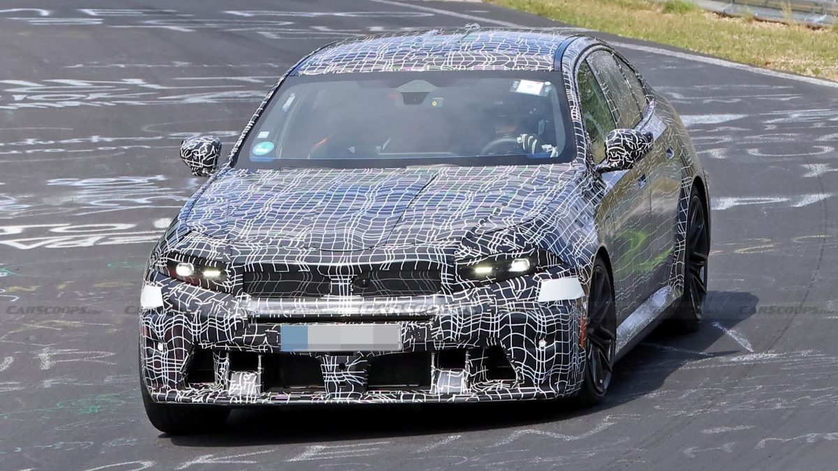 Обновлённый BMW M5 замечен на тестах на Нюрбургринге