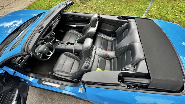 Ford Mustang EcoBoost Convertible — характерная редкость с особенностями, которые легко простить — фото 10