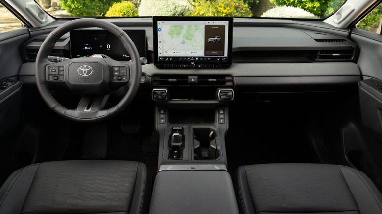 Toyota RAV4 сравнили по цене и оснащению с конкурентами — фото 6