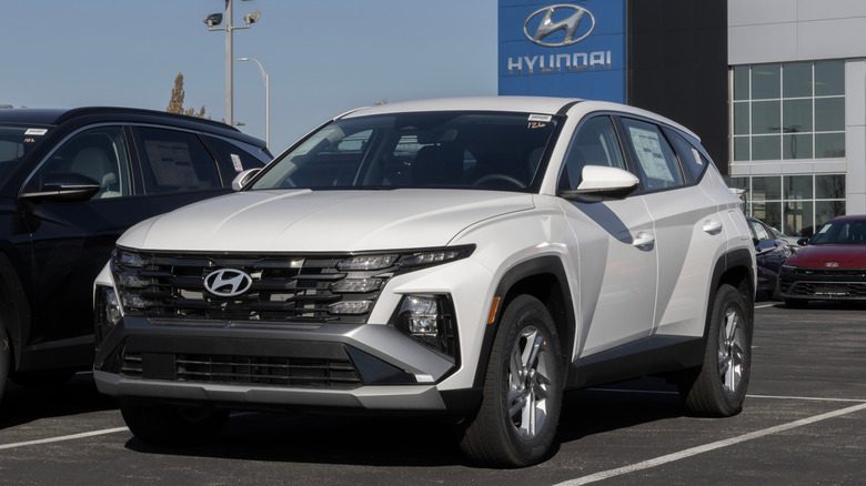 Toyota RAV4 сравнили с главными гибридами сегмента — фото 7