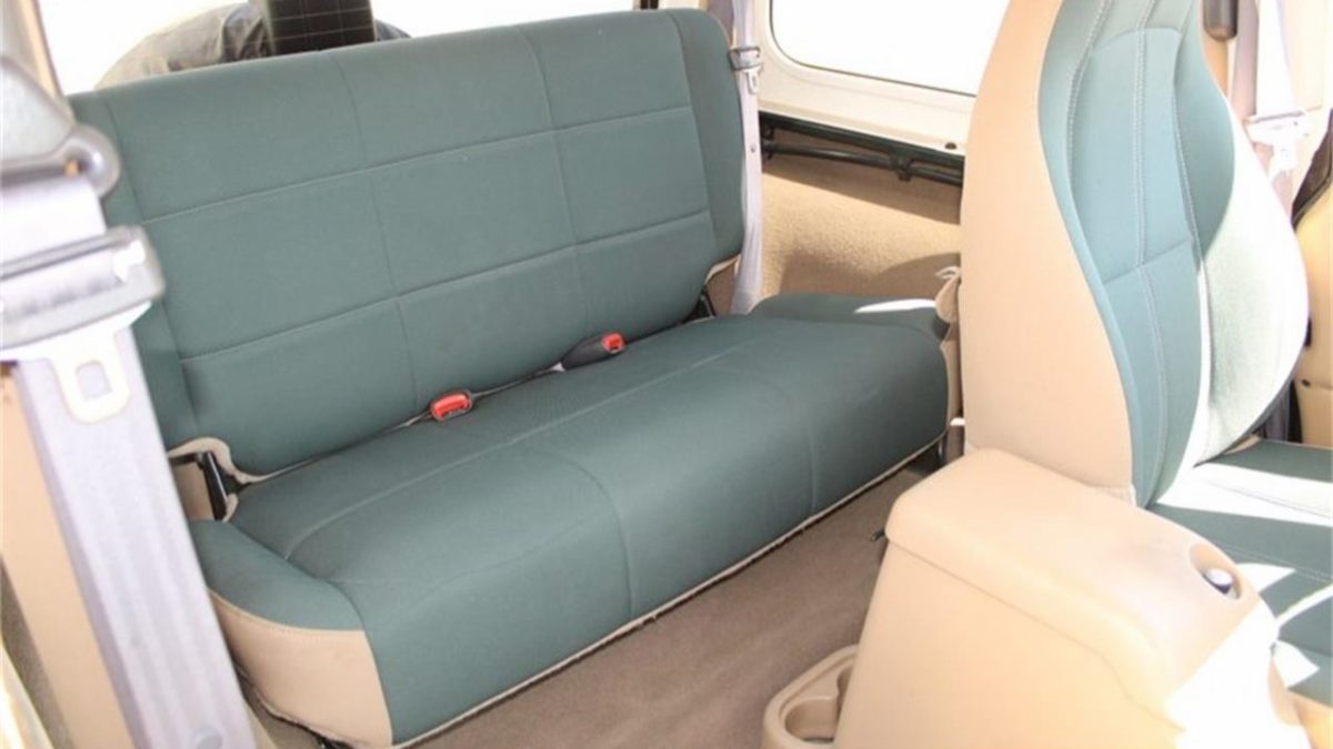 Выбор дня: Jeep Wrangler Sahara 2002 года с 5-ступенчатой коробкой — фото 3