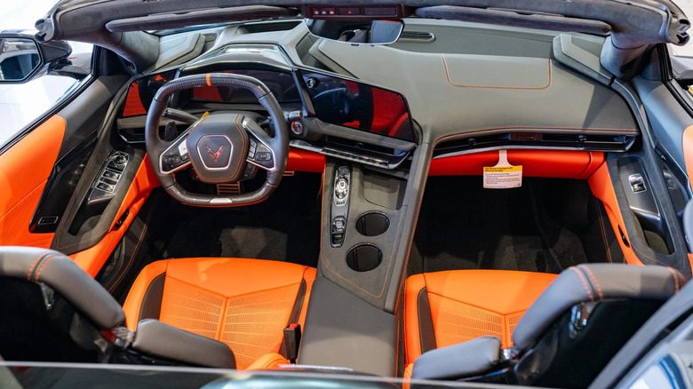 Corvette ZR1X с пробегом 30,6 км продали на $102 000 дороже рекомендованной цены — фото 5