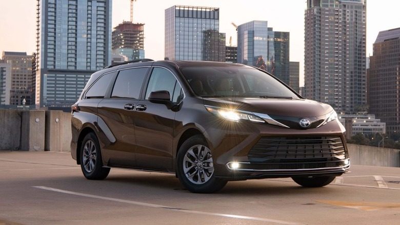 Вот насколько подешевели Kia Carnival 2022 года за 4 года — фото 3