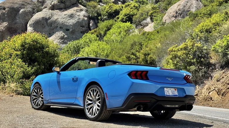 Ford Mustang EcoBoost Convertible — характерная редкость с особенностями, которые легко простить — фото 3