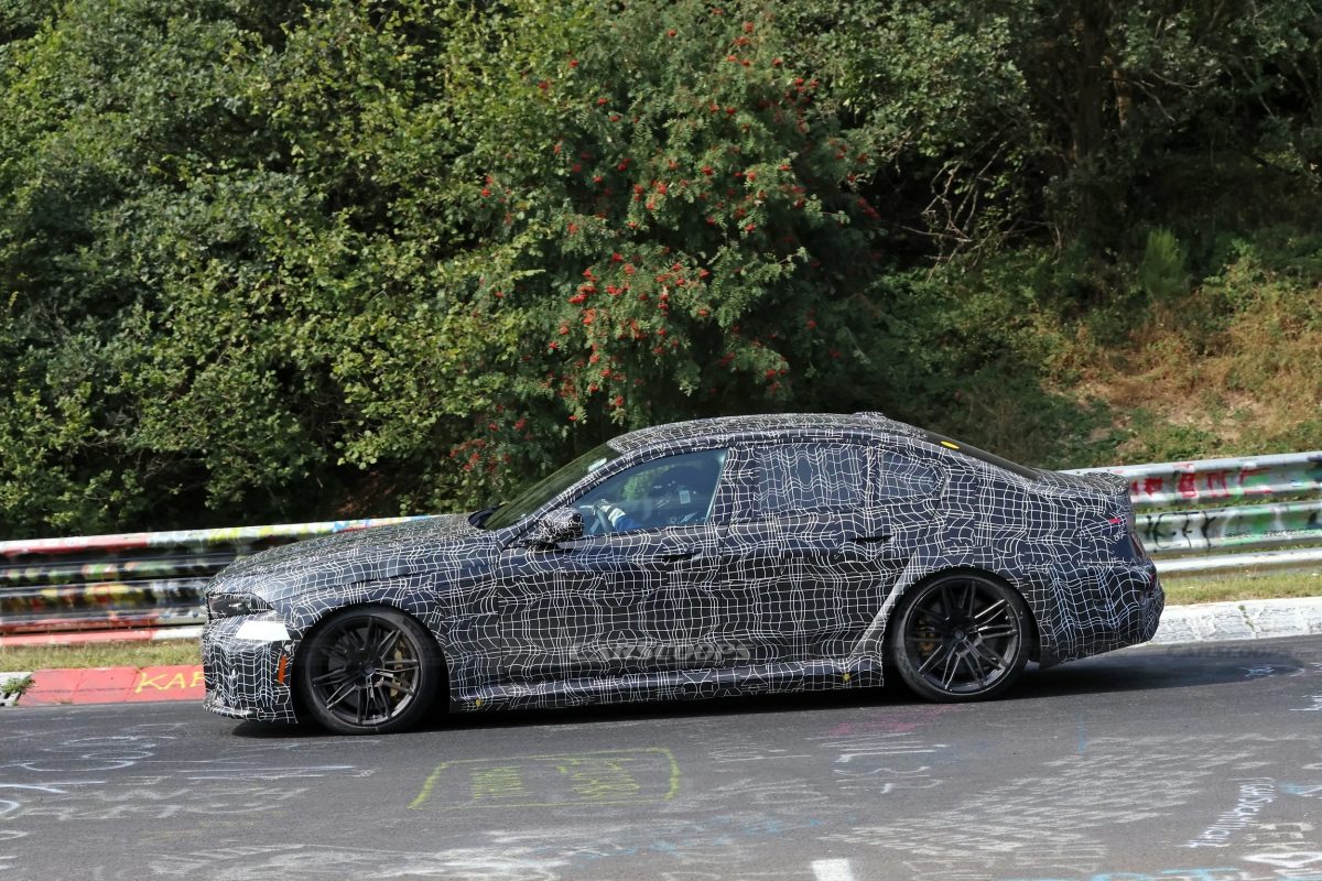 Обновлённый BMW M5 замечен на тестах на Нюрбургринге — фото 7