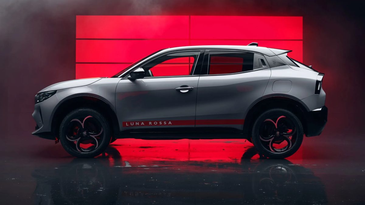 Вся линейка Alfa Romeo получила оформление в духе гоночной яхты