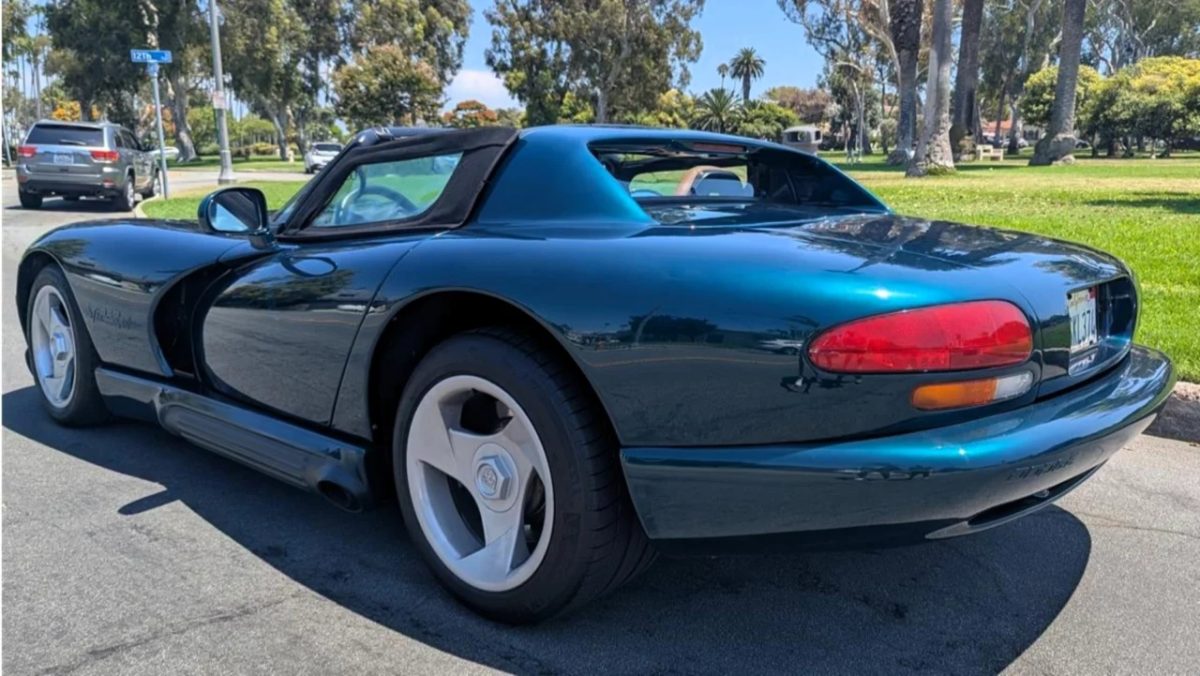 1994 Dodge Viper RT/10 выставили на продажу — фото 2