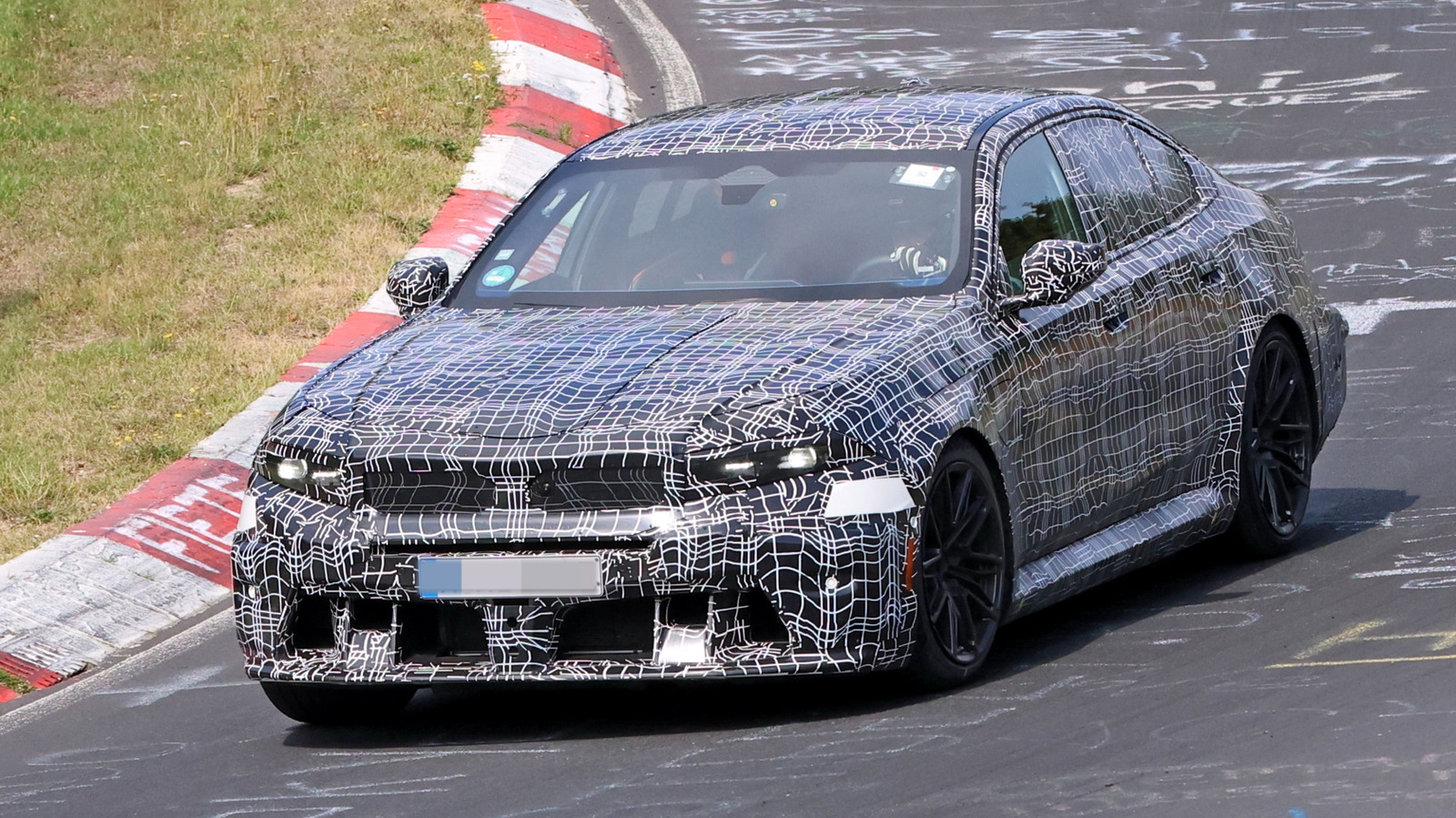BMW M5 получит рестайлинг в стиле Neue Klasse