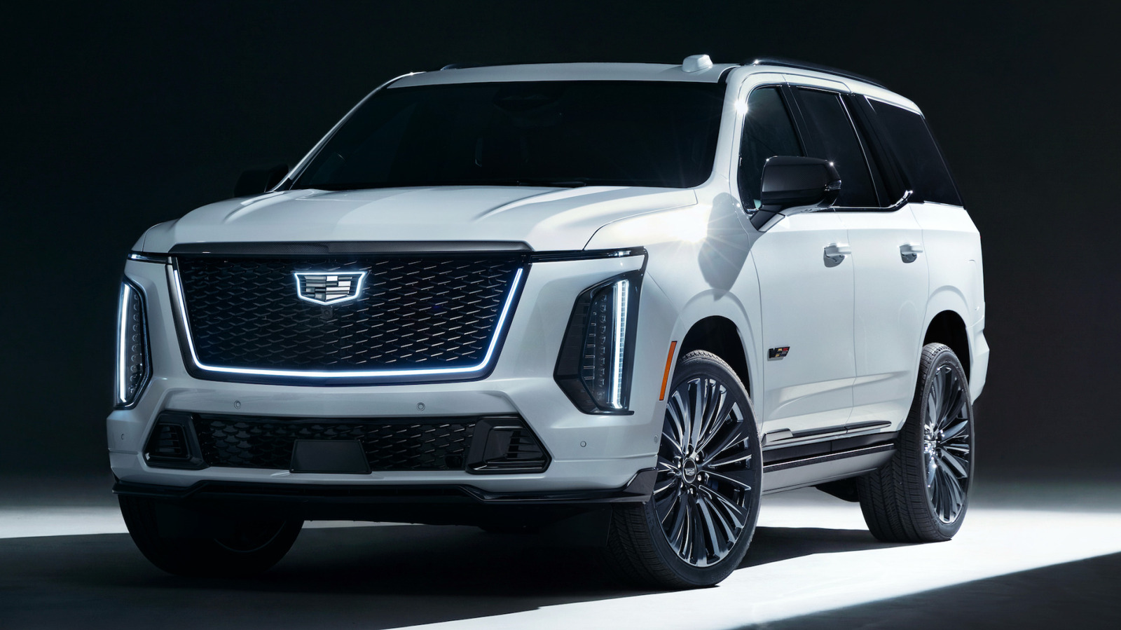 Cadillac отмечает 125-летие с Escalade-V Collector Series за $239 000, доступным только в белом или черном цвете