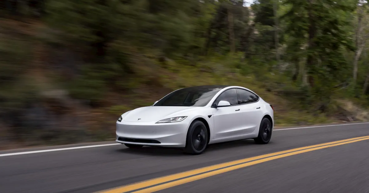 Tesla приостановила заказы на Model 3 в Канаде