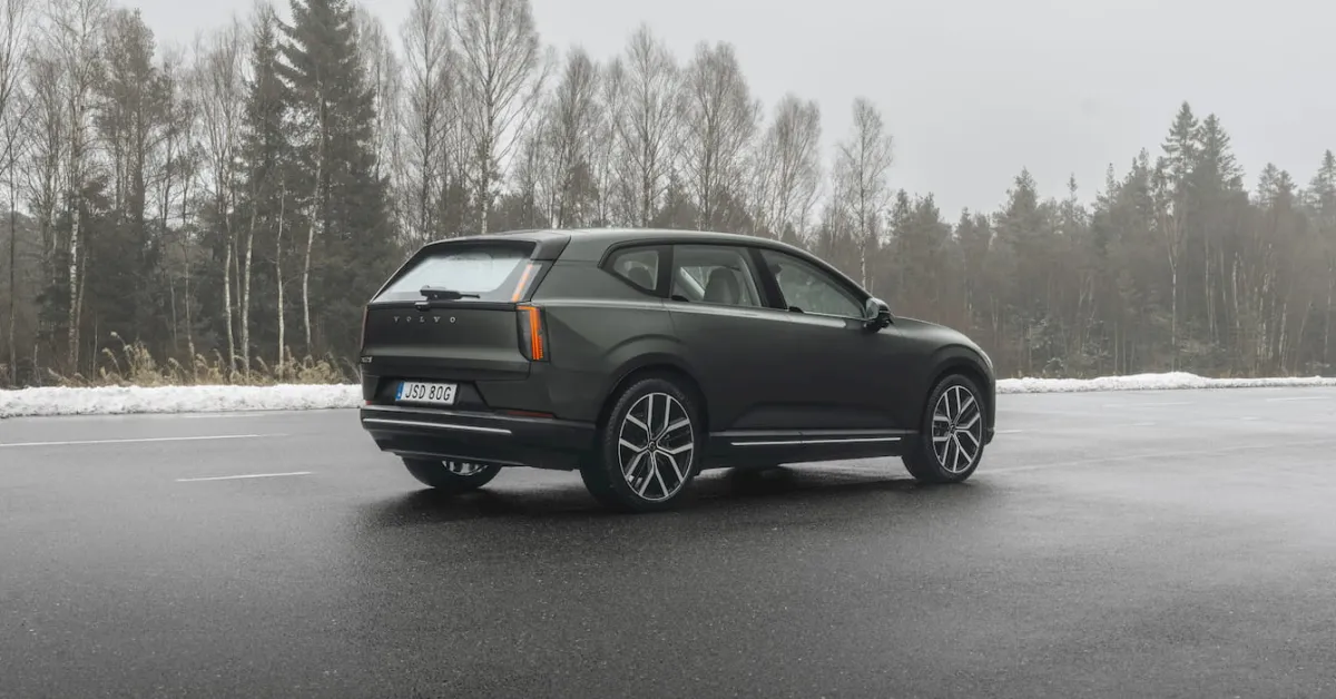 Volvo задержала поставки EX60 в США