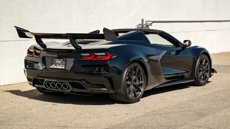 Corvette ZR1X с пробегом 30,6 км продали на $102 000 дороже рекомендованной цены — фото 3