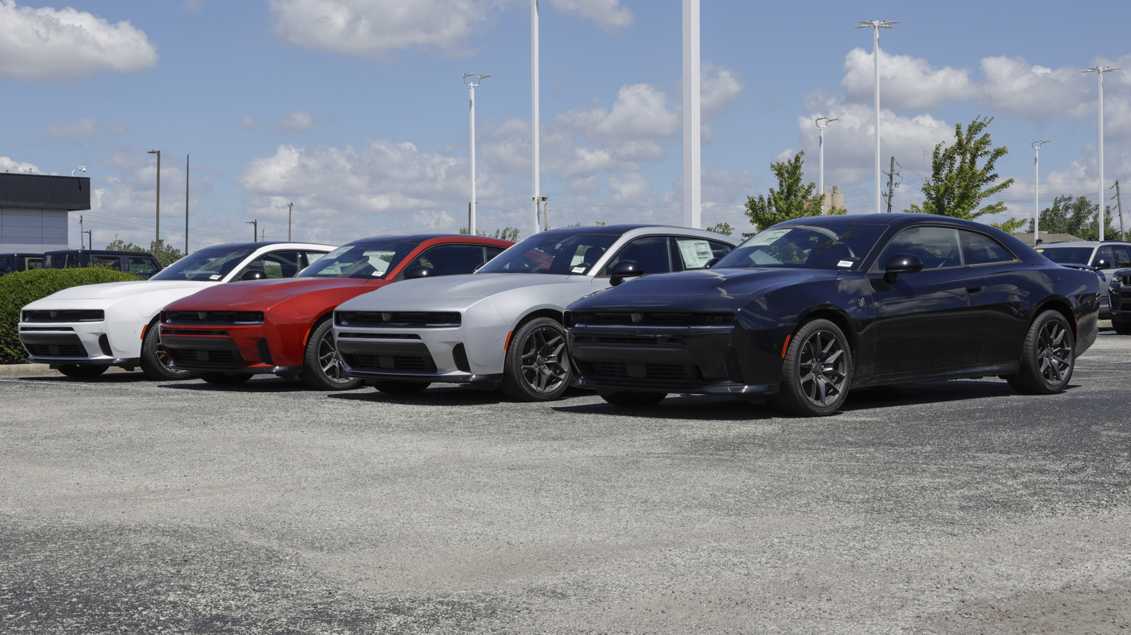Dodge возвращает Charger Hellcat с V8 в следующем году