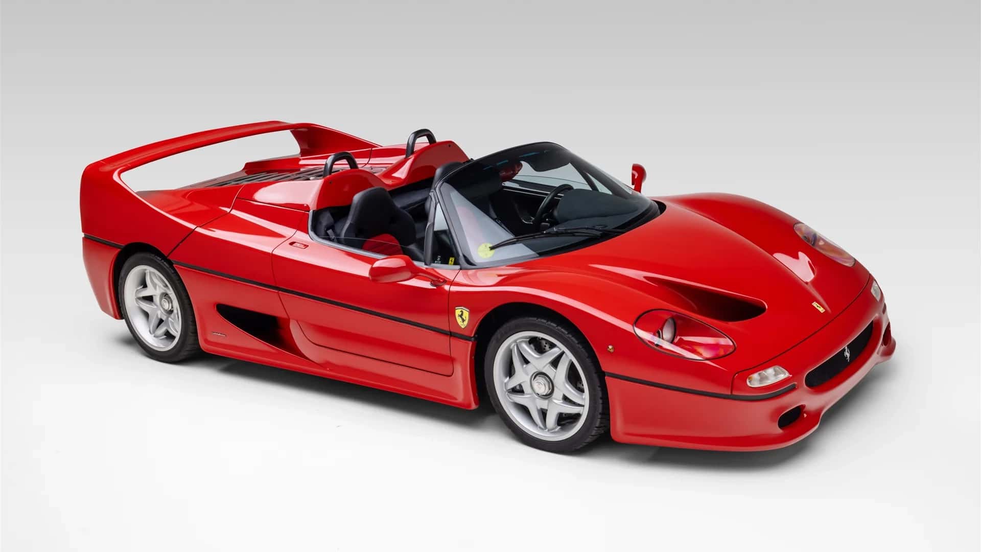 Ferrari F50 1997 года с пробегом 106 миль отправится на аукцион