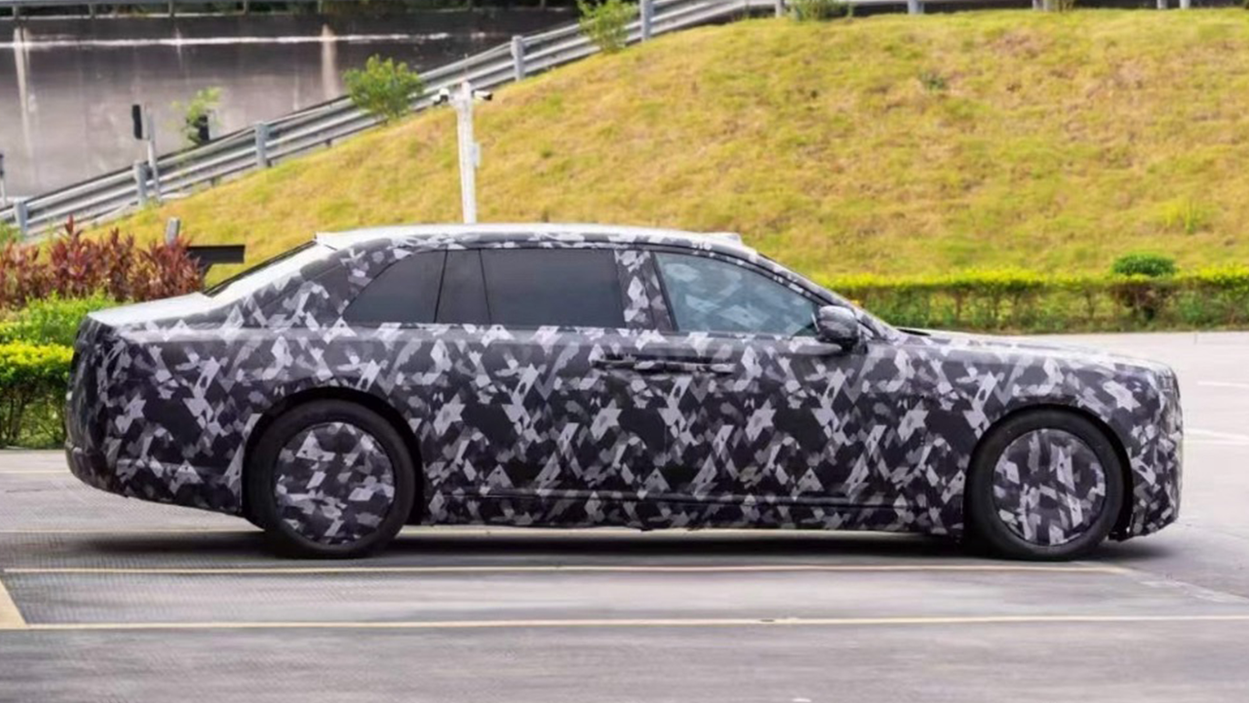 Флагманский седан BYD готовится бросить вызов Rolls-Royce Phantom