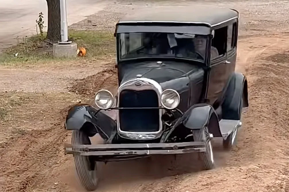 Ford Model A 1928 года без труда проходит внедорожную трассу, рассчитанную на современные пикапы