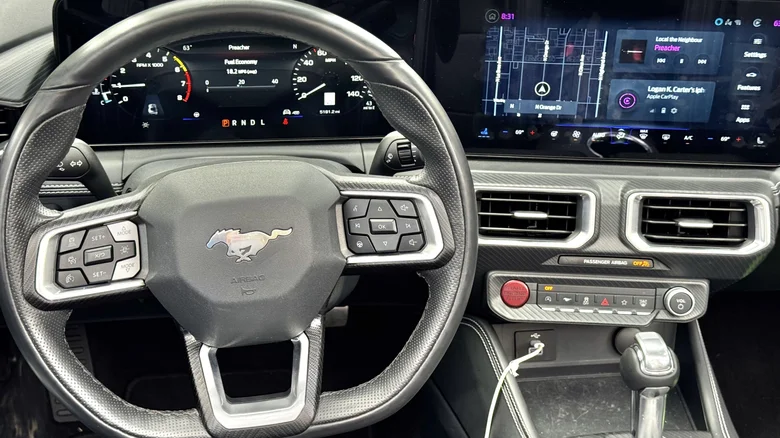 Ford Mustang EcoBoost Convertible — характерная редкость с особенностями, которые легко простить — фото 7