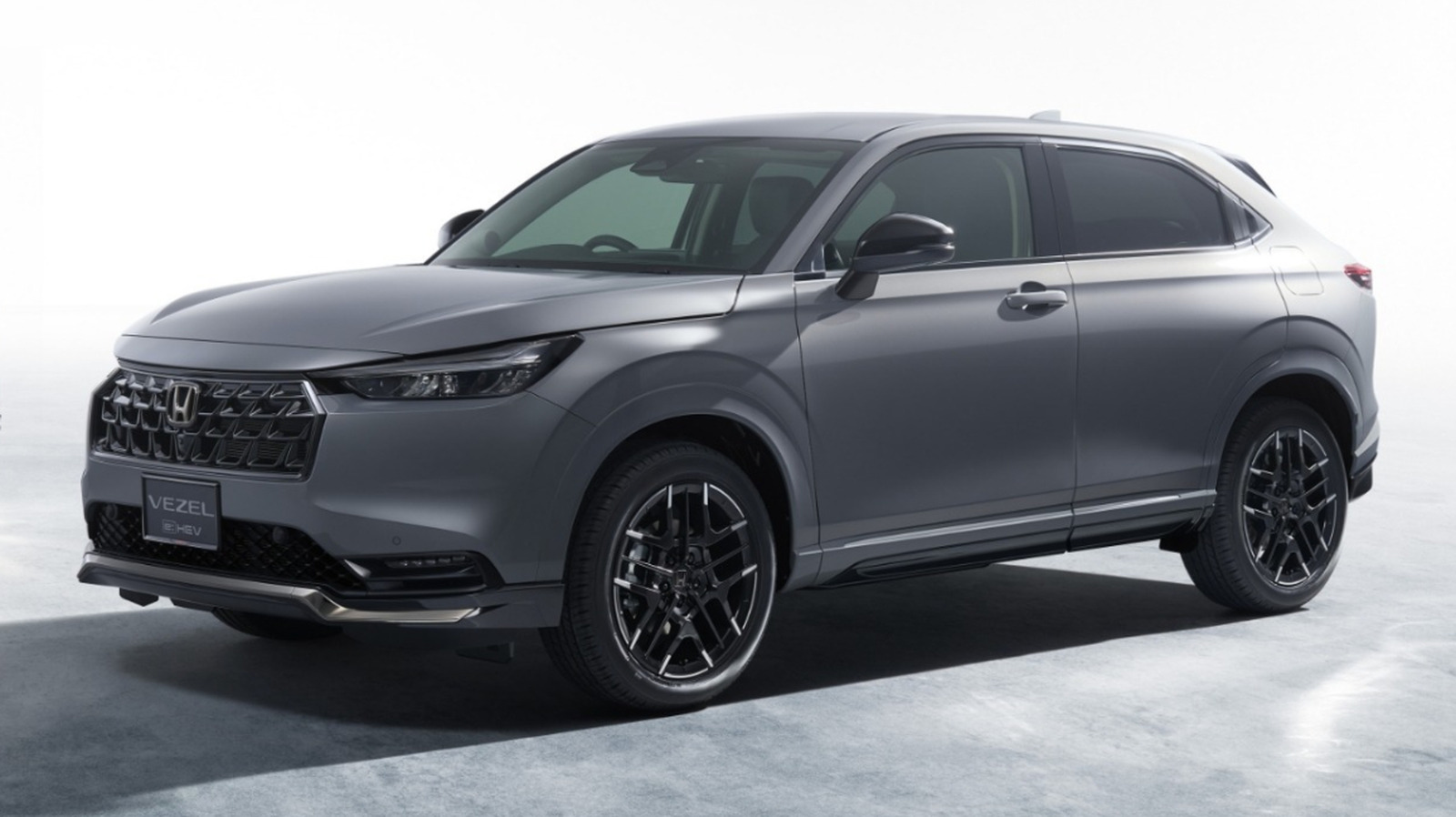 Honda Vezel 2027 года получил в Японии обновление в стиле Black Sport