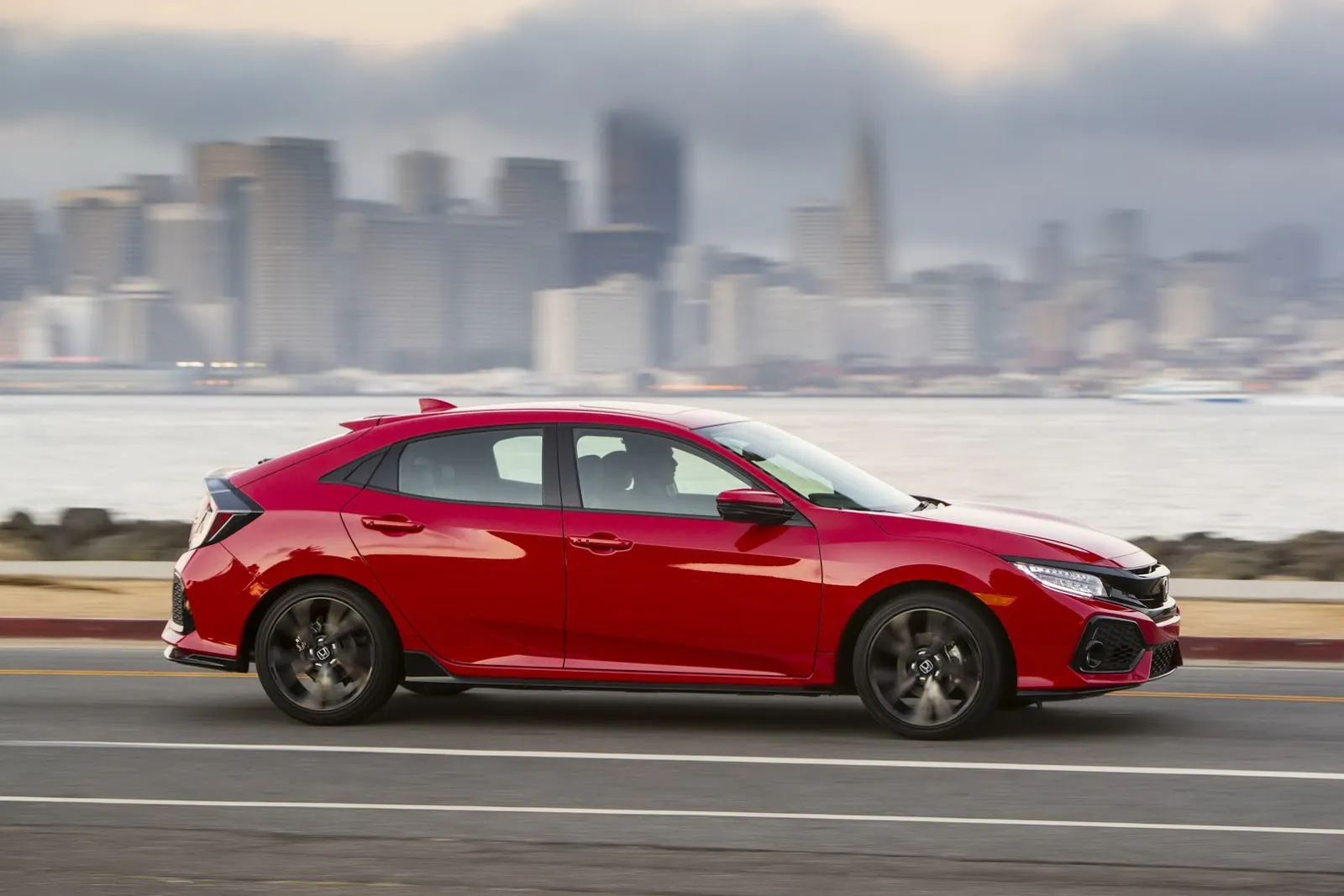 Иск утверждает, что ремень безопасности Honda Civic стал причиной гибели подростка в Нью-Джерси
