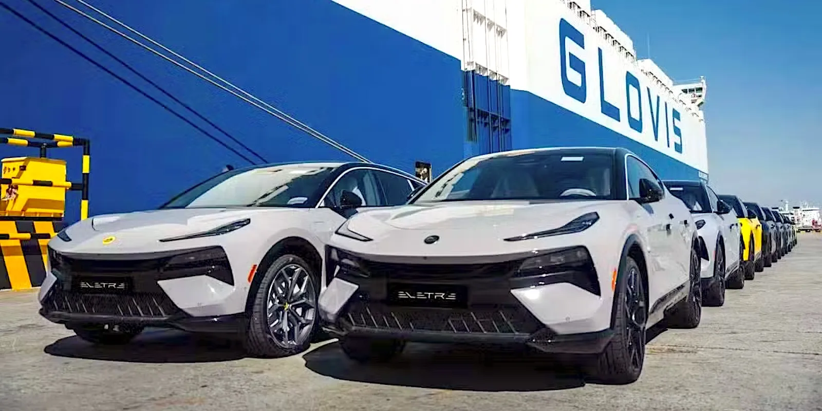Партия автомобилей Lotus прибывает в Канаду; через Geely