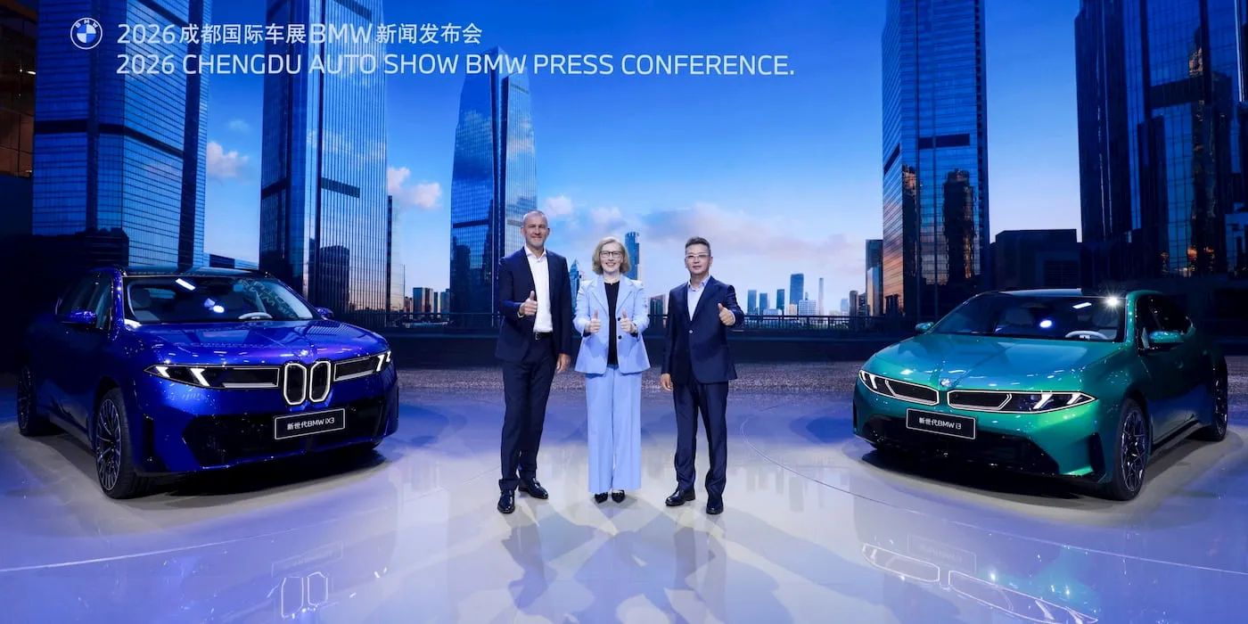 BMW iX3 Long Wheelbase (слева) и i3 Long Wheelbase (справа) Источник: BMW