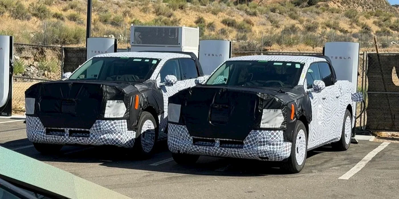 Электрический пикап Ford Fathom замечен на зарядке Tesla Supercharger (Источник: Reddit)